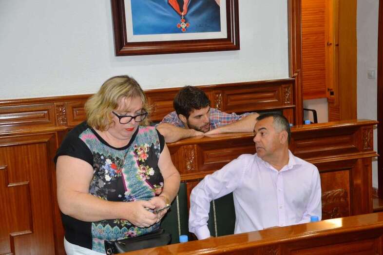 Ediles de la oposición, en el pasado Pleno extraordinario (Foto TA)